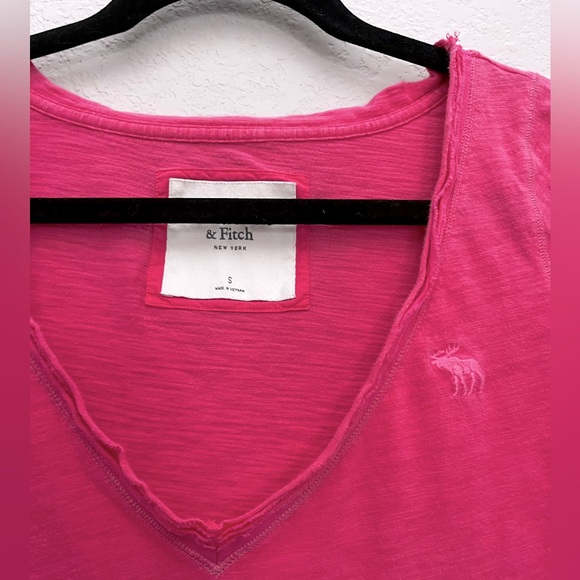 True Vintage Y2K Abercrombie and Fitch Barbie Pink V Neck Long Sleeve Cotton Tee - Picture 2 of 7